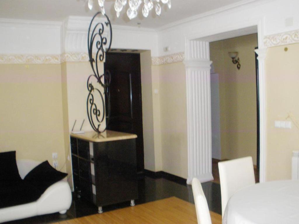 Gocha's apartaments room 2